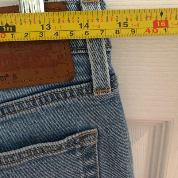 Levi’s 501 Button Fly 28/28 Iconic Denim Light Wash Jeans - Picture 14 of 16